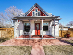 Ladybug III - Victorian Charm & Modern Elegance - Two Townie Bikes Provided